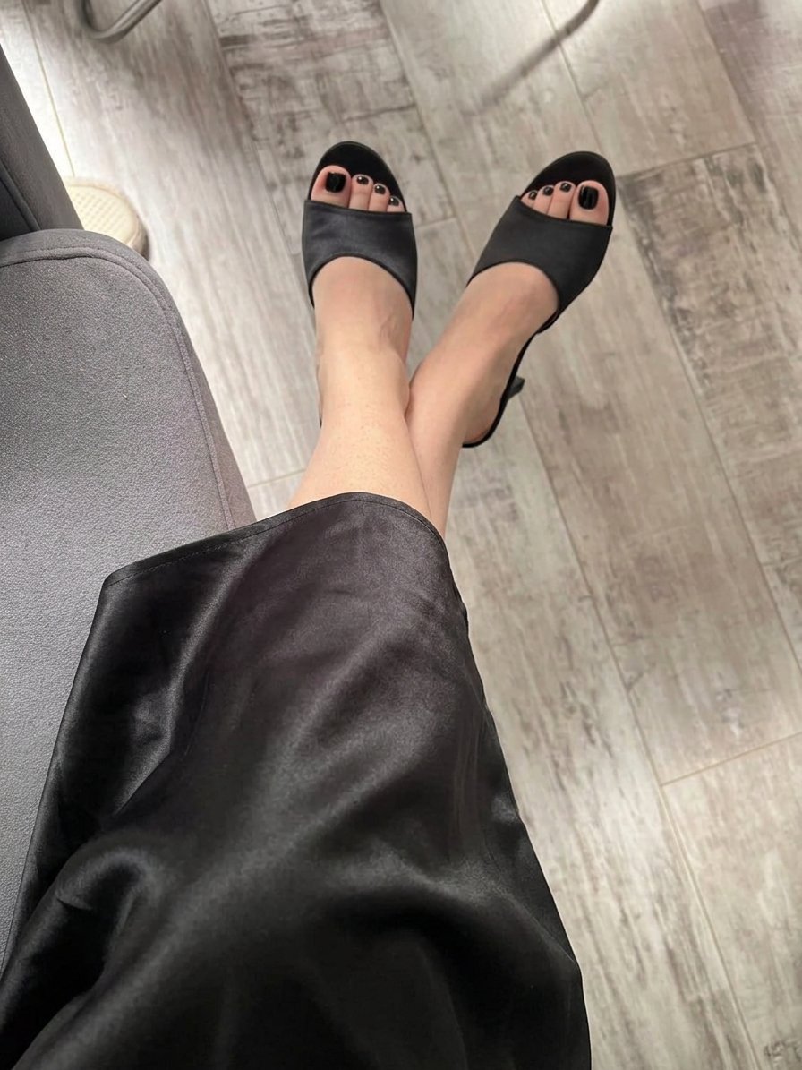 bigzarina's tweet photo. Take good care of my feet 💅🏻
Spoil your queen in a headscarf! 

#feetfetısh #slave #hijab #mistress #goddess #queen #footfetısh #hijabstyle https://t.co/c8vQ8GdI83