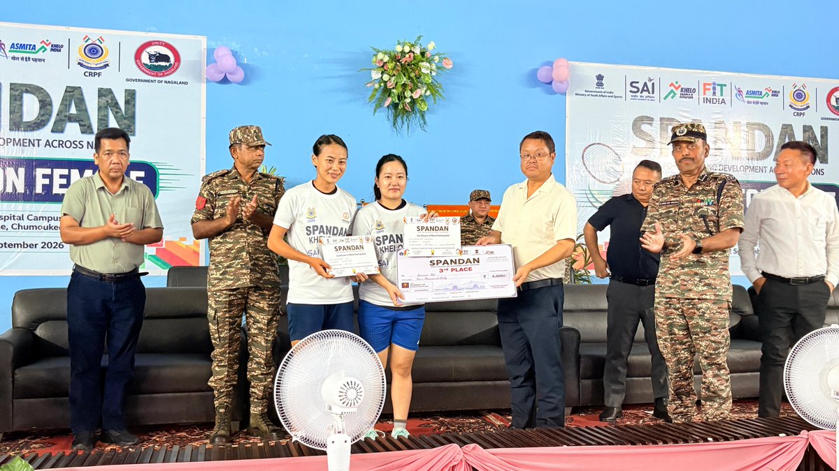173Bn's tweet photo. On 12/09, Grand Finale and Closing ceremony of Womens's Badminton tournament  was organized by 173 Bn CRPF. Shri Polan John, NCS, DC Chümoukedima, graced the closing ceremony as chief guest.
Winner teams prize :-
1st-Rs 10000
2nd- Rs 6000 
3rd -Rs 4000 https://t.co/eE9ZQRhrQj