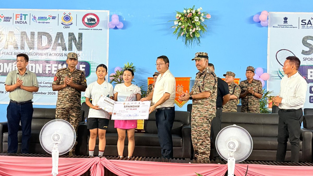 173Bn's tweet photo. On 12/09, Grand Finale and Closing ceremony of Womens's Badminton tournament  was organized by 173 Bn CRPF. Shri Polan John, NCS, DC Chümoukedima, graced the closing ceremony as chief guest.
Winner teams prize :-
1st-Rs 10000
2nd- Rs 6000 
3rd -Rs 4000 https://t.co/eE9ZQRhrQj