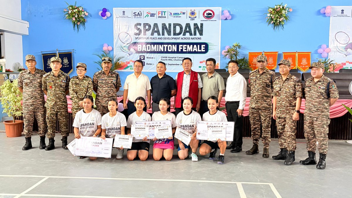 173Bn's tweet photo. On 12/09, Grand Finale and Closing ceremony of Womens's Badminton tournament  was organized by 173 Bn CRPF. Shri Polan John, NCS, DC Chümoukedima, graced the closing ceremony as chief guest.
Winner teams prize :-
1st-Rs 10000
2nd- Rs 6000 
3rd -Rs 4000 https://t.co/eE9ZQRhrQj