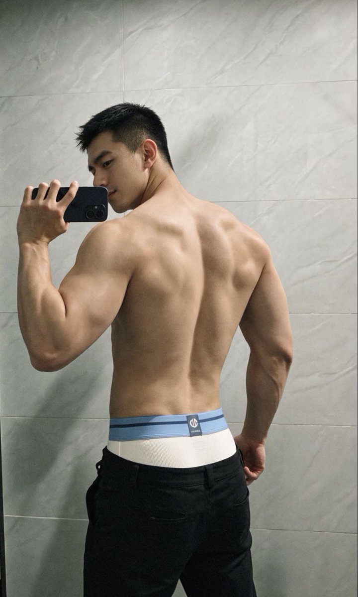 yxtirx's tweet photo. 今日は背中トレーニングをしました💪🏻 https://t.co/4A6OtIhGXu