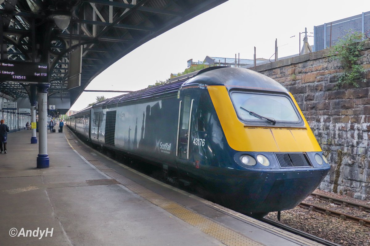holtona72's tweet photo. Dundee. Not an easy station to get decent photos of the #InterCity7 #HST sets. Here is @ScotRail 1A49 15.39 Glasgow Queen Street to Aberdeen with 43176 leading & 43146 on the rear after our run on them from Glasgow. #ScotRail 8/9/26 https://t.co/oNMl9HGWX4