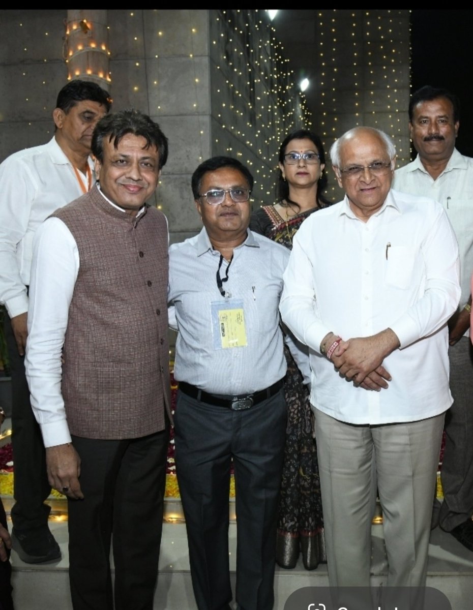 Rameshborad3's tweet photo. ગુજરાતના સર્વાંગી વિકાસ અને જનકલ્યાણ માટે સતત સમર્પિત માનનીય મુખ્યમંત્રી શ્રી Bhupendra Patel સાહેબને મુખ્યમંત્રી તરીકે સફળતાપૂર્વક ૫ વર્ષ પૂર્ણ કરવા ખૂબ-ખૂબ અભિનંદન...

આપના સક્ષમ નેતૃત્વ અને માર્ગદર્શન હેઠળ આપણું ગુજરાત અવિરત પ્રગતિના પંથે આગળ વધતું રહે તેવી અભ્યર્થના.. https://t.co/0t9mOVvTUz