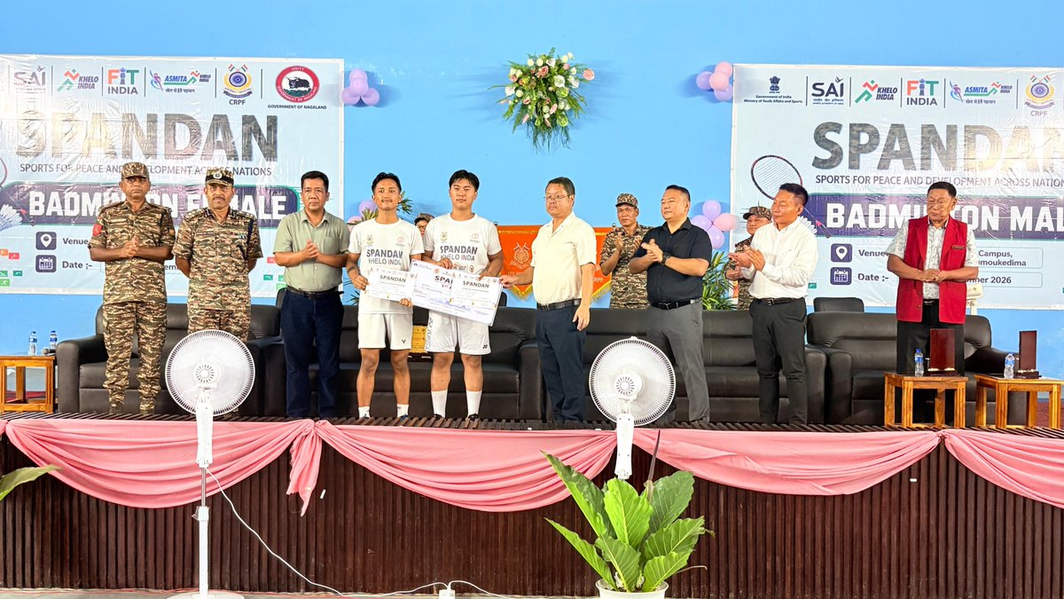 173Bn's tweet photo. On 12/09, Grand Finale and Closing ceremony of Men's Badminton tournament  was organized by 173 Bn CRPF. Shri Polan John, NCS, DC Chümoukedima, graced the closing ceremony as chief guest. 
Winner teams prize :- 
1st-Rs 10000 
2nd- Rs 6000  
3rd -Rs 4000 https://t.co/e2XF4HdSbF