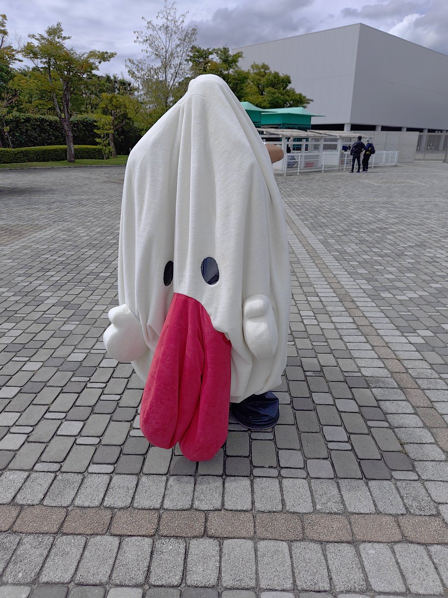 hazardzero119's tweet photo. 【着ぐるみ事故】関西テレビのキャラ着ぐるみが、目の前でみるみる間にしぼんでいき、スタッフに付き添われてそそくさと去ってしまって悲しい笑 https://t.co/GEAviFBJuA