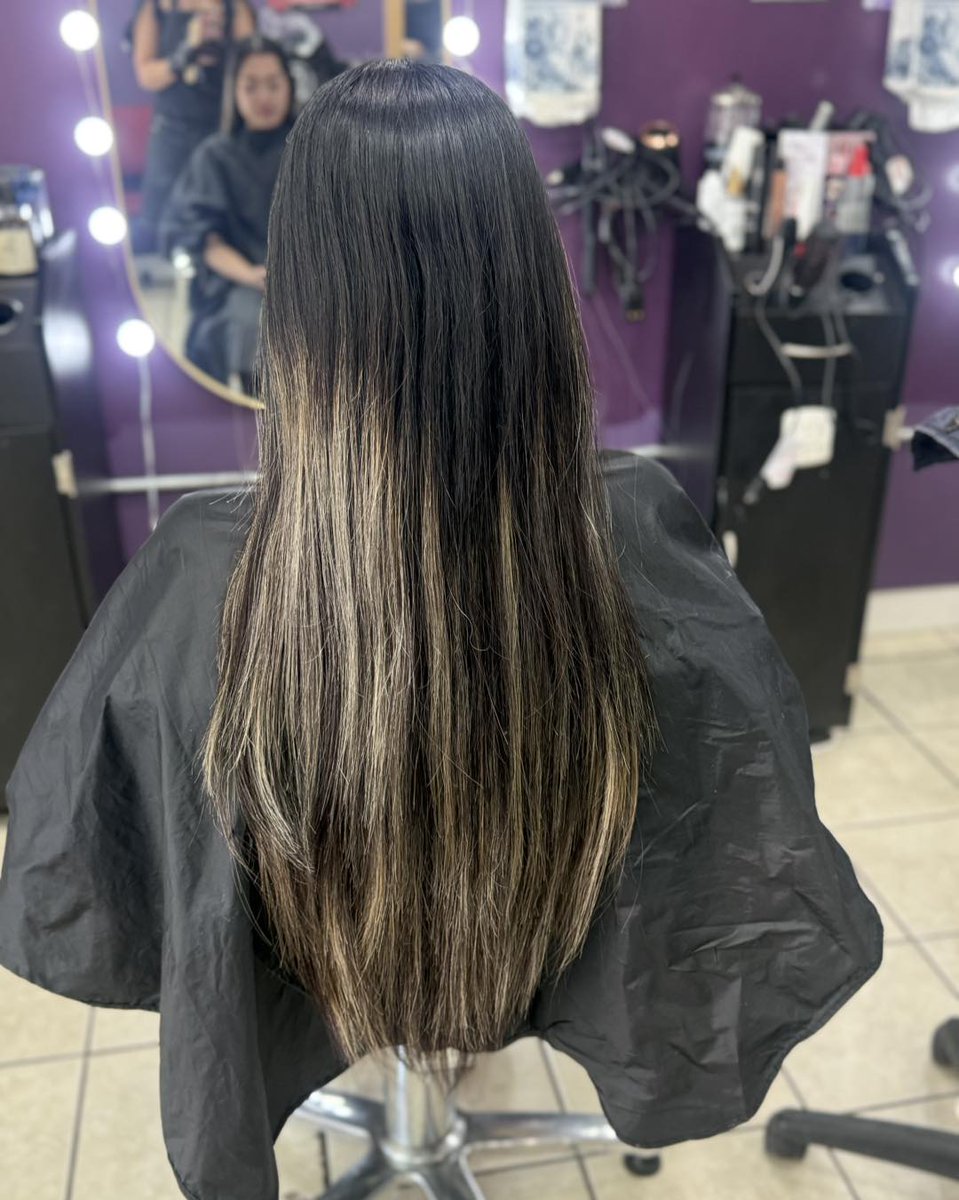 BERENICEE1D's tweet photo. Ash Grey Full Highlights on long, thick hair = a whole transformation 💜✨
We lifted, toned, and perfected this beauty to achieve that cool, smoky ash grey — and finished it off with a Brazilian Treatment to keep her hair smooth, shiny, and healthy https://t.co/WBLrAPu4lB