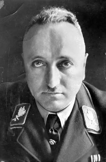 DrHelenFry's tweet photo. Before the Nuremberg trials even began one of Hitler’s top lieutenants Robert Ley was found hanging in his cell.

The once powerful Nazi labour chief had ranted and raved in front of his Jewish translator Howard Triest begging to be shot rather than face justice:
(🧵) https://t.co/KZxqTFX4mw