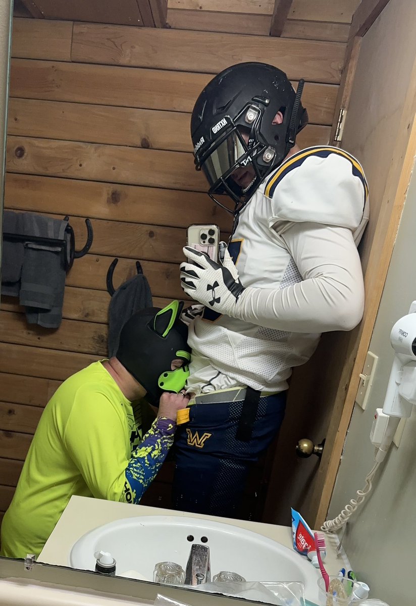 Smellyhockey's tweet photo. Swallowed some football jock piss like a good boy. So fucking hot. @PupperFord https://t.co/YZi4Sjkl25