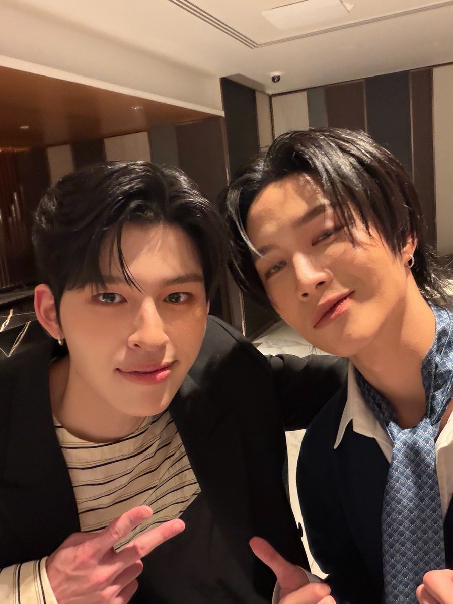 Jungyippy's tweet photo. คุณธีร์ กับ คุณธีร์ https://t.co/PGJo4NQQPp