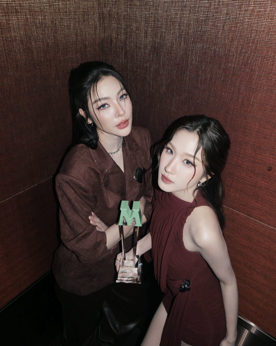 atomprys's tweet photo. ขอขอบคุณ Mchoice Mint Awards 2026 สำหรับรางวัลชิ้นนี้มากๆนะคะ รางวัลนี้มีความหมายกับเราสองคนมากจริงๆ ขอบคุณสำหรับทุกโอกาสและความรักดีๆที่ทำให้พวกเราได้มายืนอยู่ตรงนี้นะคะ รวมถึงแรงซัพพอร์ตจากแฟนๆที่คอยเป็นพลังที่ดีด้วยย 

หนูจะตั้งใจทำงานและทำทุกอย่างให้เต็มที่ที่สุด เพื่อไม่ให้ทุกคนผิดหวังนะคะ ขอบคุณที่เชื่อมั่นและเดินทางมาด้วยกันเสมอ รักฝ้ายอะตอมไม่ผิดหวังสักวันเเน่นอนค่ะ💖🤏🏻🏆
#AtomPariya