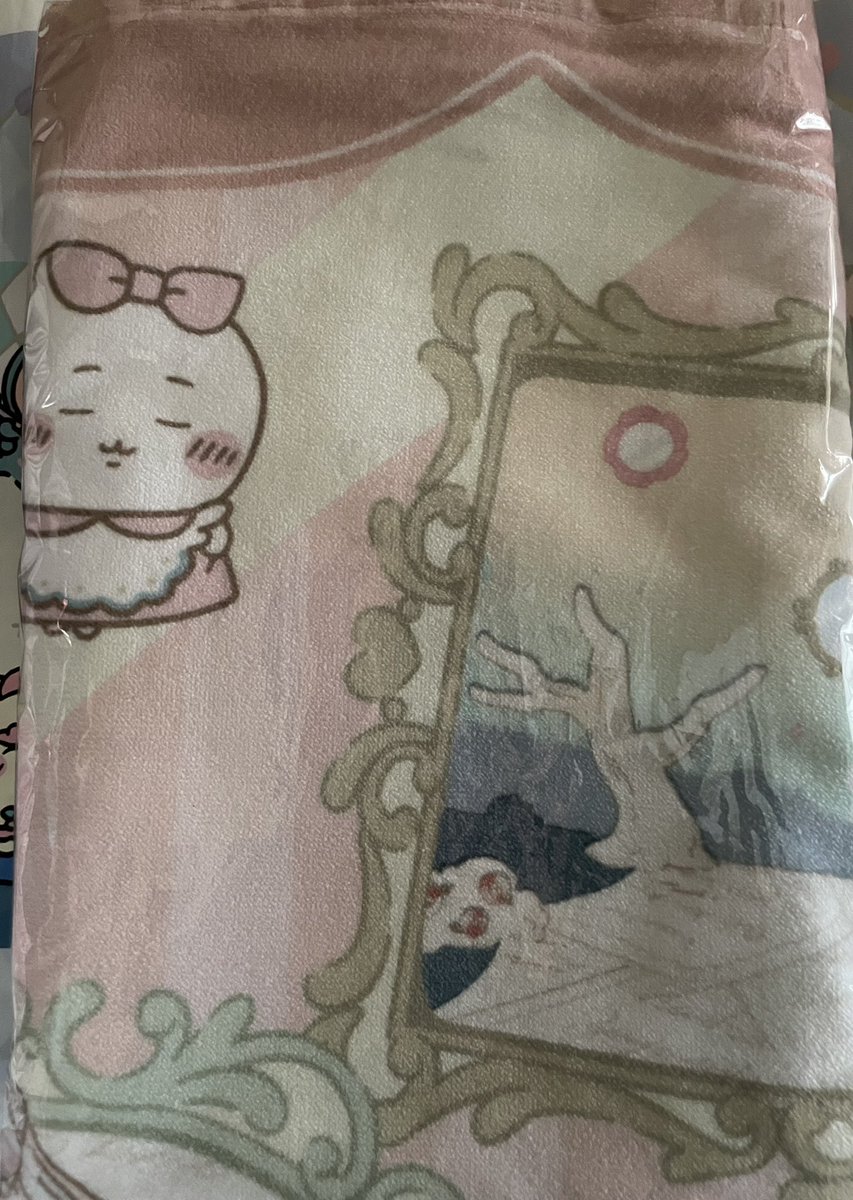 baru_0103's tweet photo. ポップアップショップはTシャツ気に入って買った！あとはアリスのやつとクリアファイル等々。それとプライズのちいかわマグカップが思いの外良くて幸せになれます。 https://t.co/MSqsKUwytm