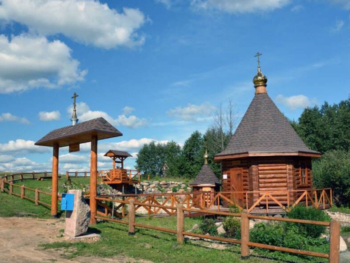 Lora020563's tweet photo. Россия. Замытье - село в Тверской области.
Другое историческое название - Спасское.
Основано в 16 веке, первоначально им владел помещик Анисин.
После войны 1812 года владелец села князь Голицын.
В 1833 году здесь построили каменную Преображенскую церковь.
Население 186 человек. https://t.co/4x3lr1VA3h
