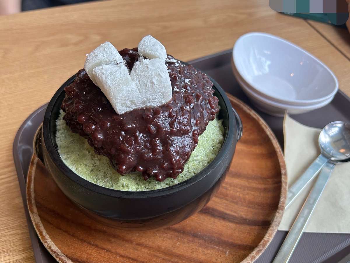 input5V1A's tweet photo. 너무 맛있어서 엄마한테 바로 사진 보냄 ..

삼청동 달 카페 항아리 녹차 빙수 16.9 https://t.co/fT21xrwy9t