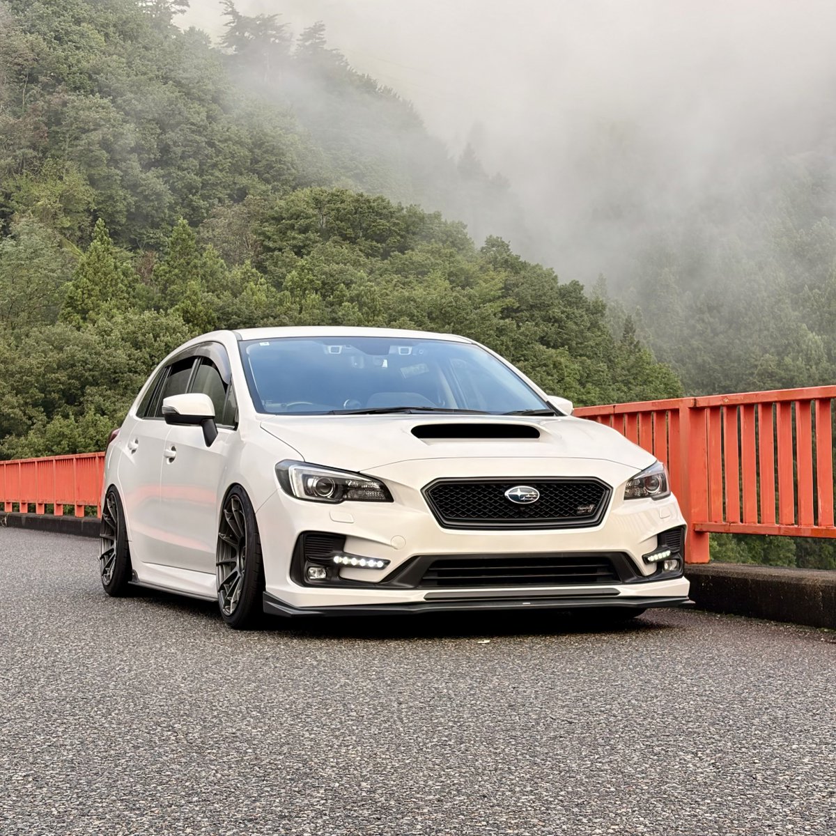 5subaru5's tweet photo. 自己満だけでしかない拘りポイント💡

ナンバー装着時、位置は純正位置に

取り外した際は取付金具が見えないように😏 https://t.co/dq0lKRtMst