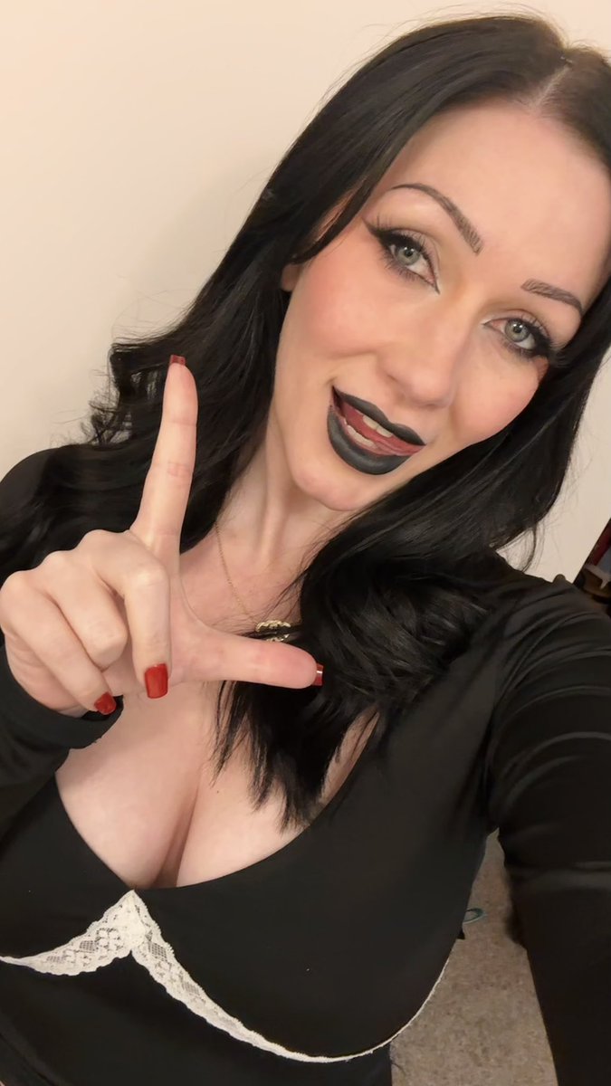 itsmomo_333's tweet photo. Another successful night draining losers on TT live 💅🏻 But I want more, so go send. #findom #losers #goddess #SENDTRIBUTE https://t.co/qL5XuMUFuX