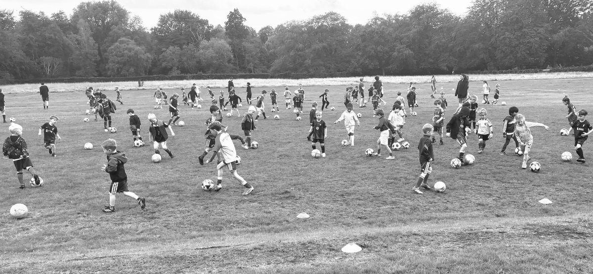 Kenny9Saunders's tweet photo. A field full of Kids with a ball at their feet, kids in this city are born to play football #FreeFootball https://t.co/Ruhg0n7sPP