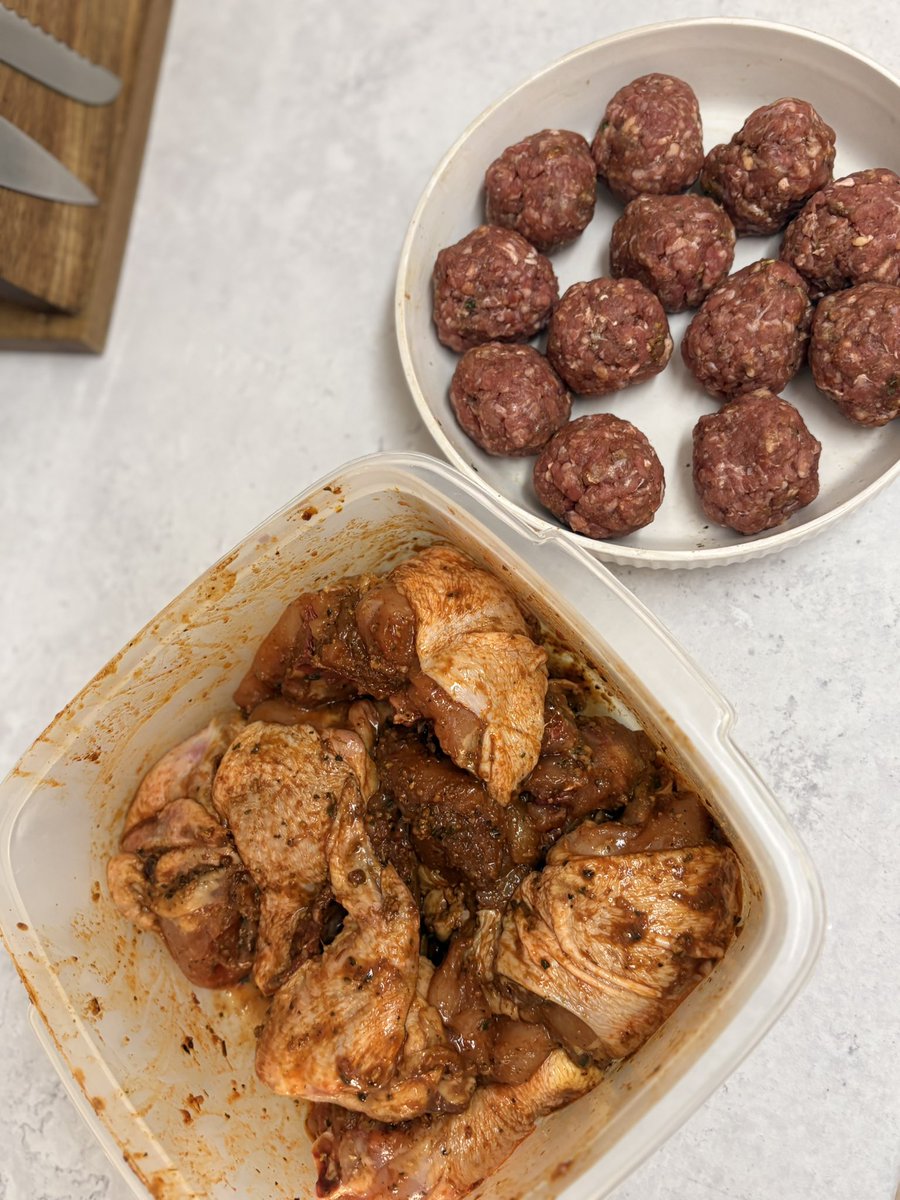 MissLesegoS's tweet photo. Proteins for today, thinking of adding shrimp. ๐
#CookingWithLesego ๐ฉ๐พโ๐ณโจ https://t.co/jmGFKDjv4p