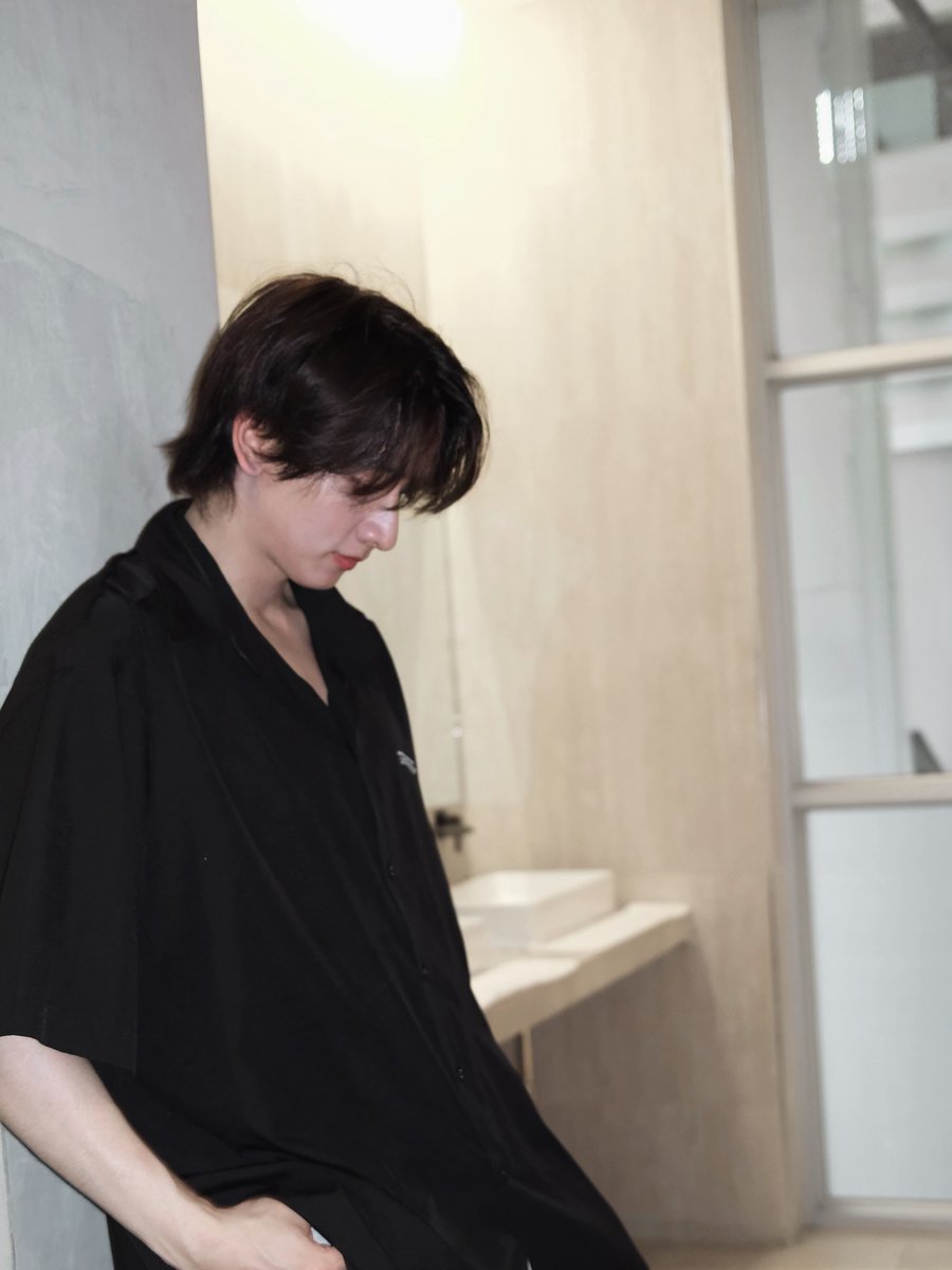 kongthappeakOFC's tweet photo. เก๊กฮะ 😎
คลีนๆฮะ 🤍
มองกล้องฮะ 📷
เบลอว่ารักแถบฮะ 🫠
เก๊กอีกรอบฮะ 🤪

📎https://t.co/VpmwSFrSZ1
📎https://t.co/9UXzI090I5

#kongthappeak #กองทัพพีค https://t.co/Rgxc4XRtim