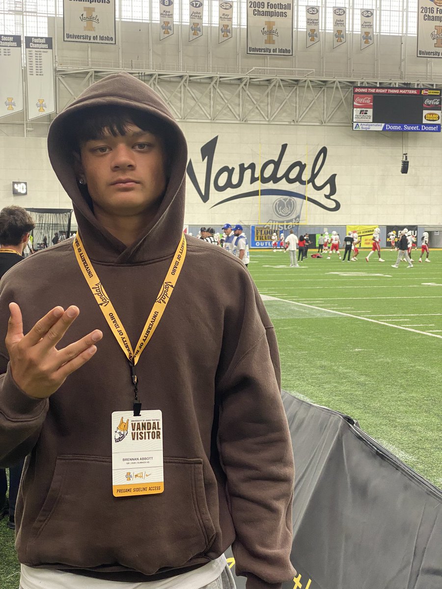 B_Abbott10's tweet photo. Great team win on Friday then went on the road Sat for my 1st Gameday invite at the U of Idaho @VandalFootball thanks @CoachCross2 @CoachTFord @CoachShoeUI for the invite it was cool to see the atmosphere in the Kibbie Dome!

@SumnerFootball 
@uidaho 
@Elite_2028QBs 
@TheQBClub_ https://t.co/QMWdA4IT6x