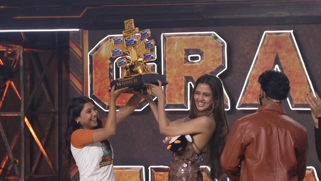 ahujap279's tweet photo. Bappa never disappoints ✨️😭
Yayayyyayayayayyay🥳🥹
This win feels so satisfying 💃
Bappa aane waale hai apni pyari bhakt ko ashirwaad kaise nhi denge 🫠✨️
God's fav child fr 😘🧿
#pg5
#TejasswiPrakash #tejatroops https://t.co/c616Wx8Bhj