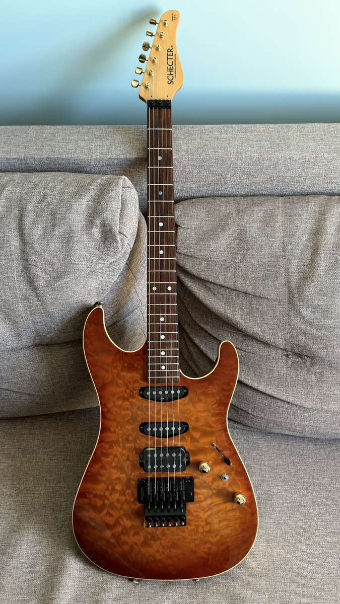 modelreflector's tweet photo. А вот и завершенный проект по винтажной  @Schecter_JAPAN. Так как серийный номер давно стерся и модель определить трудно, но звук на ней просто потрясающий! Родные датчики максимальны топ! 
#MIJ #SchecterJapan #GuitarPorn https://t.co/CjTI8Y5uk3