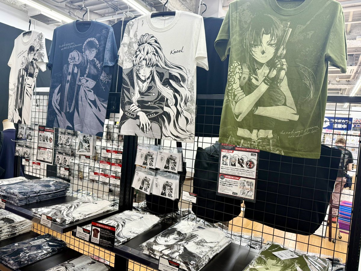 granentas_info's tweet photo. BLACK LAGOON 25th ANNIVERSARY
～地球で一番おっかない女の上位三人～ POP UP SHOP

【売り切れ情報】
下記の商品が完売致しました。

「描き下ろし バラライカ「跪け。」 オールプリントTシャツ／WHITE／XL」

(1/4)

#ブラックラグーン #BLACK_LAGOON https://t.co/TxMAtvrmHI