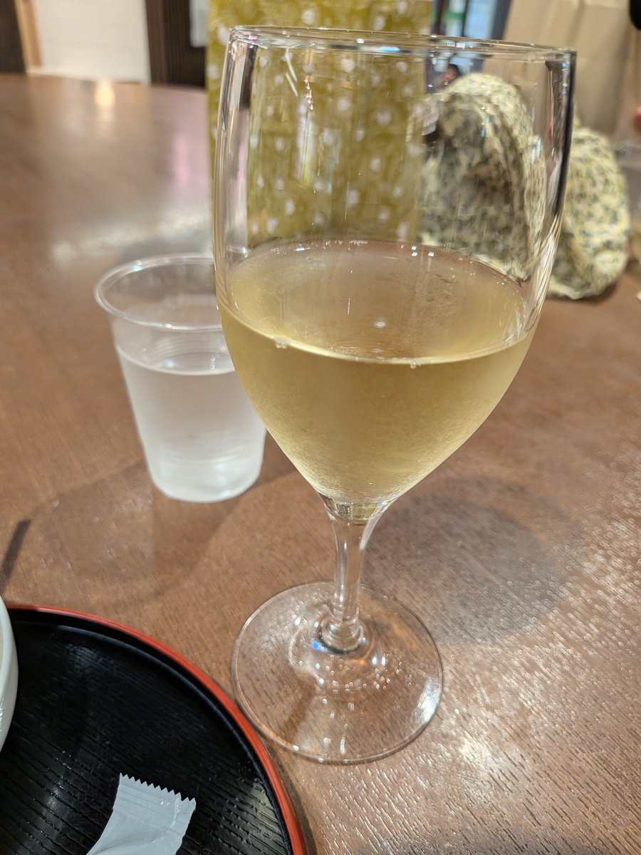 sax_lucy's tweet photo. 南信州ビール🍺とおたぐり（馬肉のもつ煮）🐴とワイン🍷を駅で摂取し気合いをいれしなの鉄道に乗り、いよいよ #長野Ｕスタジアム へ #栃木SC サポさんもチラホラ…今日は勝ち点３を掴み取ろう👊 https://t.co/Tss5dJIE0E
