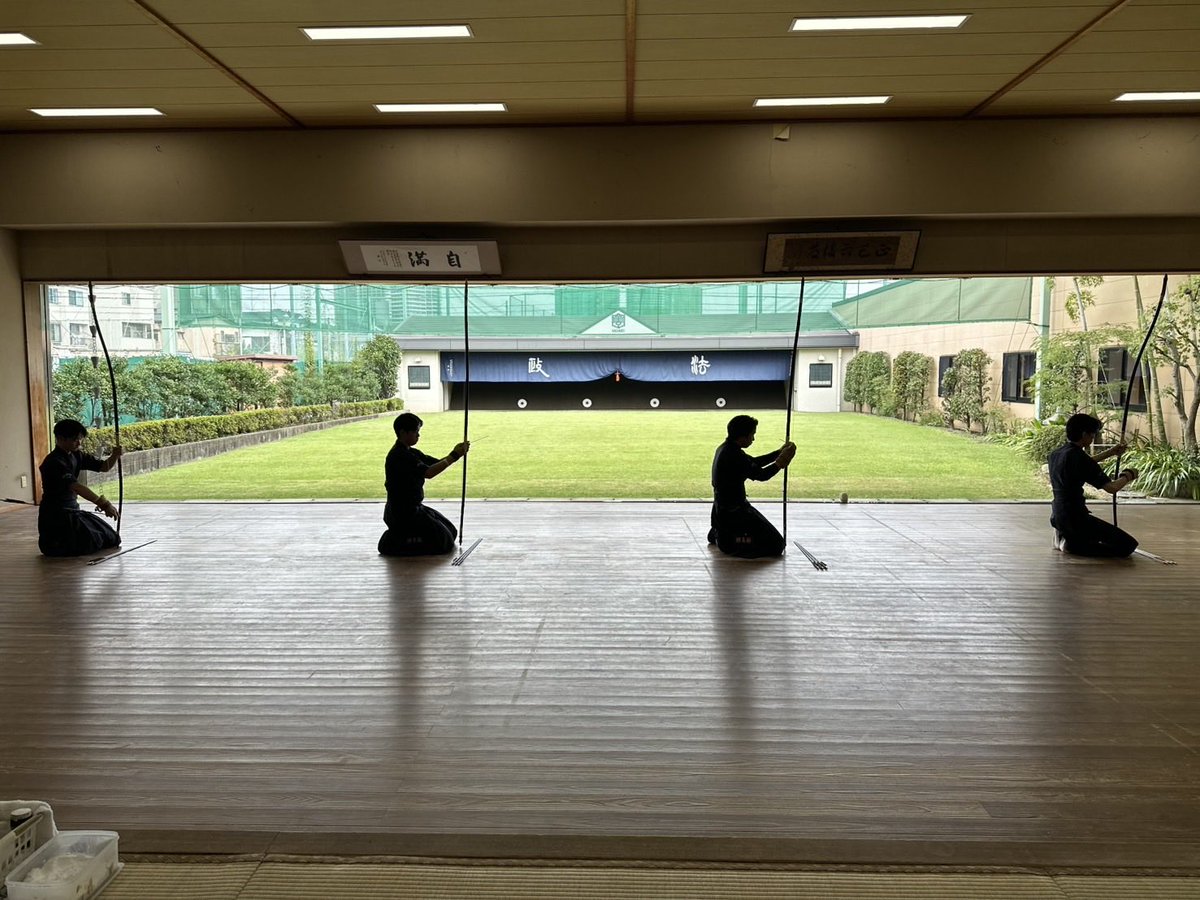 obirin_kyudo's tweet photo. 【第73期リーグ戦　第Ⅱ週】
対 日本大学

先攻　日本大学　　146中
後攻　本学　　　　143中

よって、本学の負けとなりました。

また、石井佑聖（四年）、福地天希（弐年）が皆中賞を獲得いたしました。 https://t.co/SRWIeL7UoO