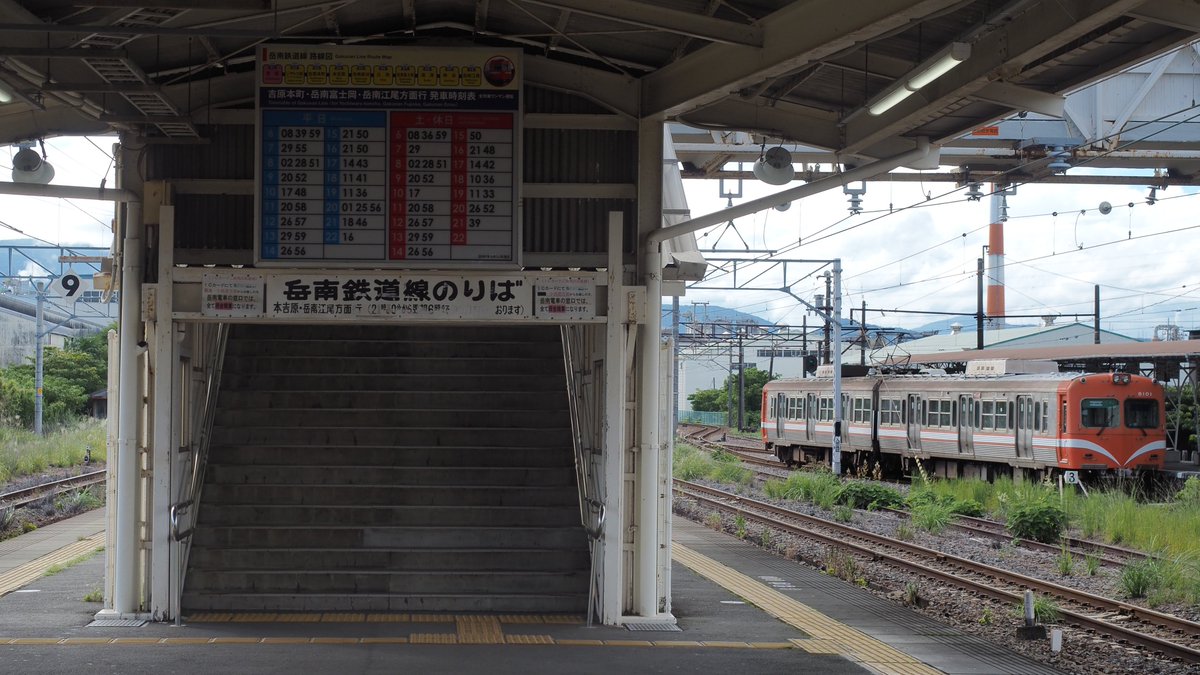 MetElectric's tweet photo. 街外れにあるJR駅から分岐した私鉄線の街中駅が好き https://t.co/nP4OnzJo8y