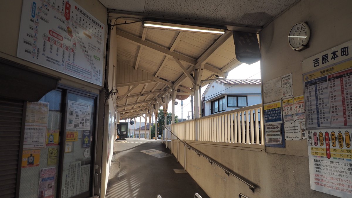 MetElectric's tweet photo. 街外れにあるJR駅から分岐した私鉄線の街中駅が好き https://t.co/nP4OnzJo8y