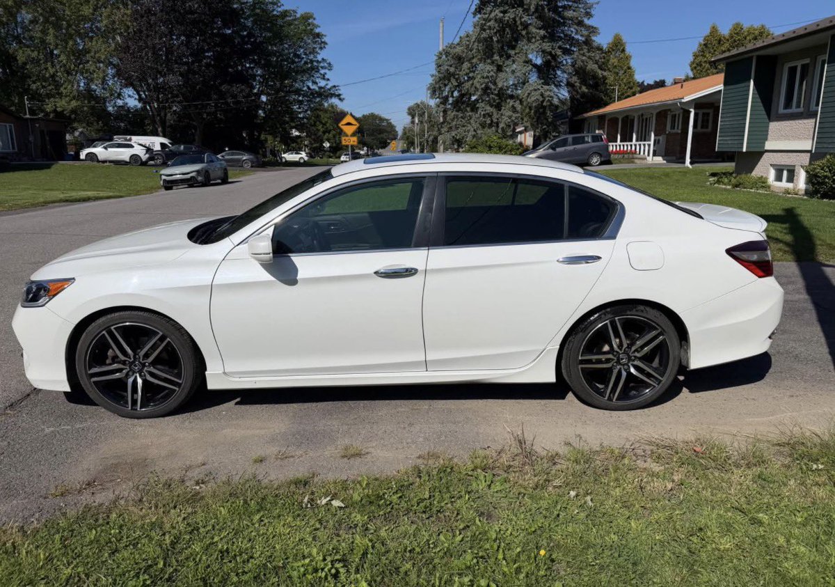 MrrCyril_Autos1's tweet photo. 2017 Honda Accord sport 
2.4L
Sunroof 
Push start 
Engine and transmission solid 

Ghc85k including shipping to Ghana 🇬🇭 
WhatsApp 0591191318 https://t.co/x1lh0TiBFJ