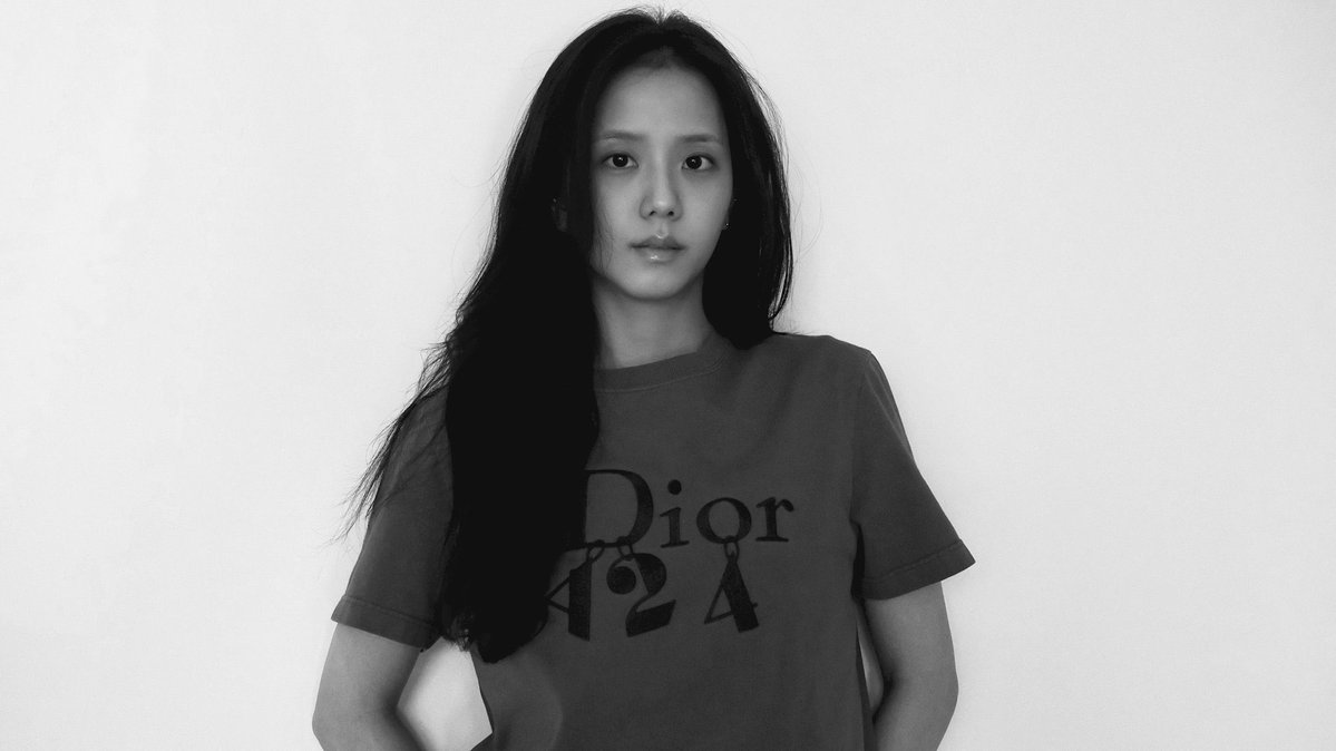 yk2aii's tweet photo. Bare-faced Jisoo is everything. https://t.co/5EUfFWtXqT