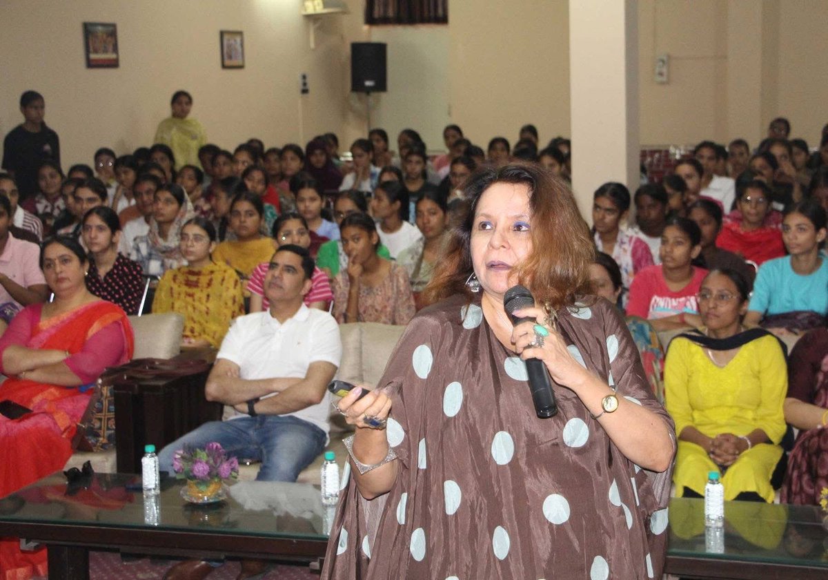 HKCKapurthala's tweet photo. graced the event as the Resource Person. Sharing her thoughts with the students on essential mental health issues, she explained through very simple and impactful examples how to deal with stress, anxiety, negative thoughts and emotional pressure. https://t.co/rYYS1rqDy7