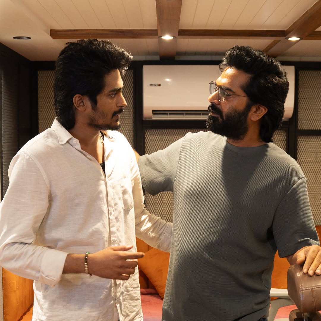 MaDhuraMiCheal's tweet photo. Thalaivan @SilambarasanTR_ with #ModhaRathri team ✨ https://t.co/kwVoaOyQWI