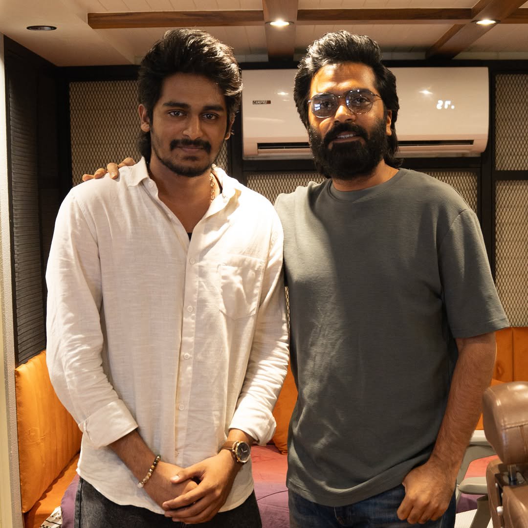 MaDhuraMiCheal's tweet photo. Thalaivan @SilambarasanTR_ with #ModhaRathri team ✨ https://t.co/kwVoaOyQWI