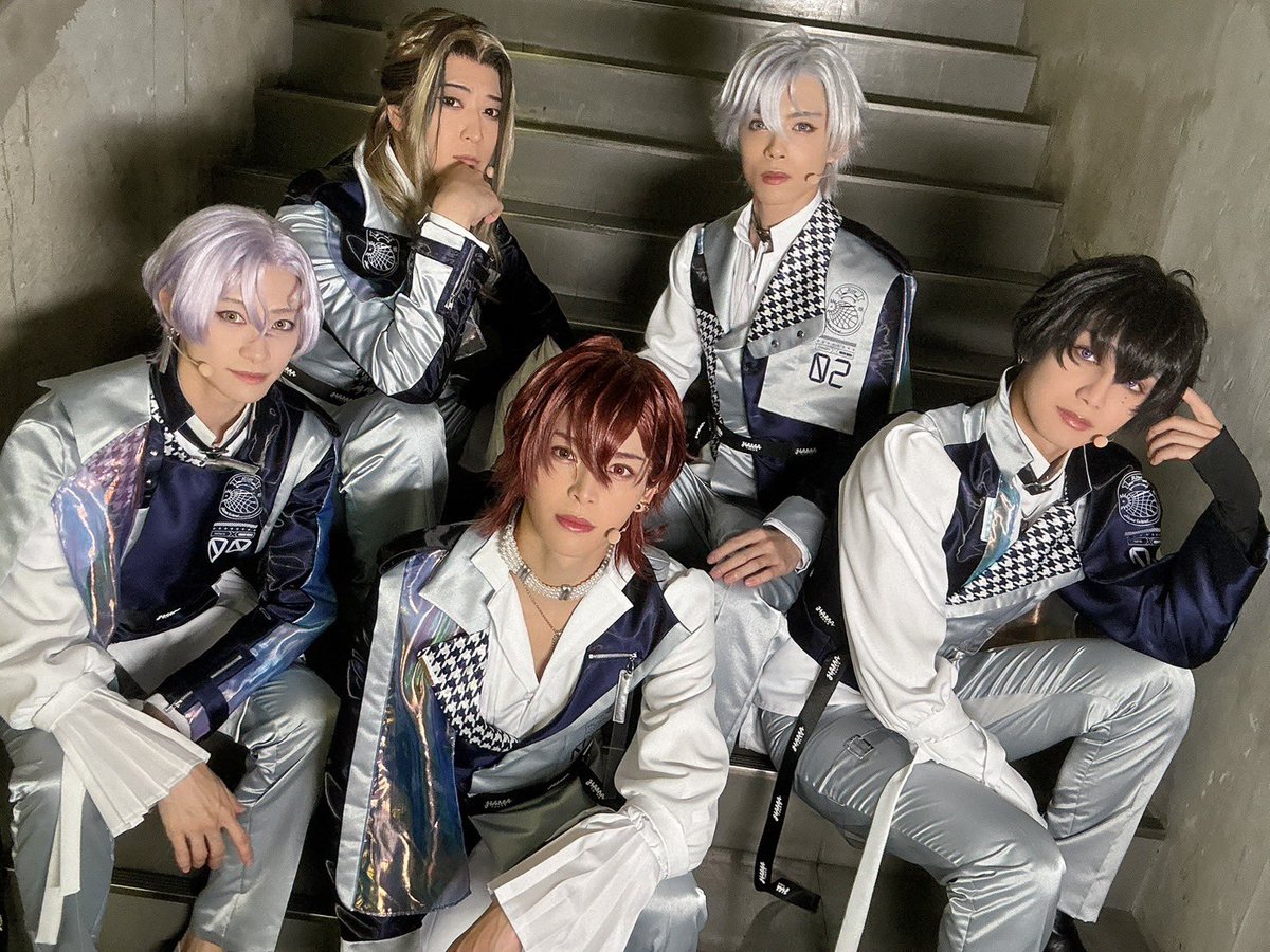 nakayama_stsuk's tweet photo. Omotenashi Stage『18TRIP』 
-R1ze＆Ev3ns-
本日、千秋楽を迎えました。
ご来場、そして配信をご覧いただきありがとうございました。

最後はR1zeのおもライ衣装で📸
#おもステ https://t.co/w848AvFbrV