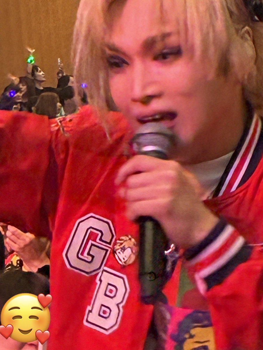 nyanta_sora's tweet photo. 昨日のライブ最高でした😃
ゴールデンボンバー推してきてよかった

また会いに行くよ！

#超厄年祭 https://t.co/2xf5jx0jJw