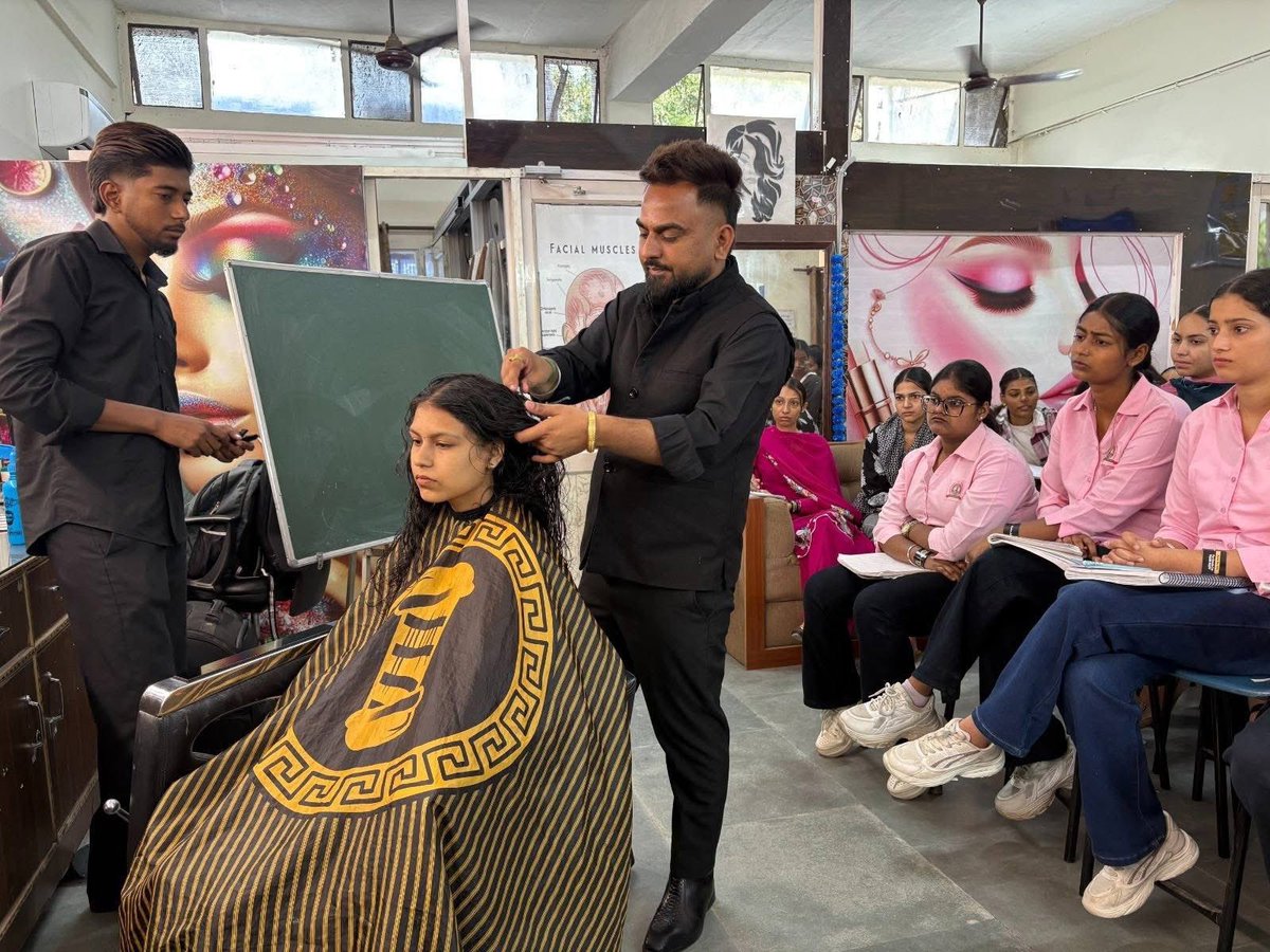 HKCKapurthala's tweet photo. cutting techniques and modern styling trends. Mr. Bansal explained different types of haircuts and also elaborated the application of Hairdressing tools and styling methods in a very effective and easy-to-understand manner. https://t.co/geL37xix7a