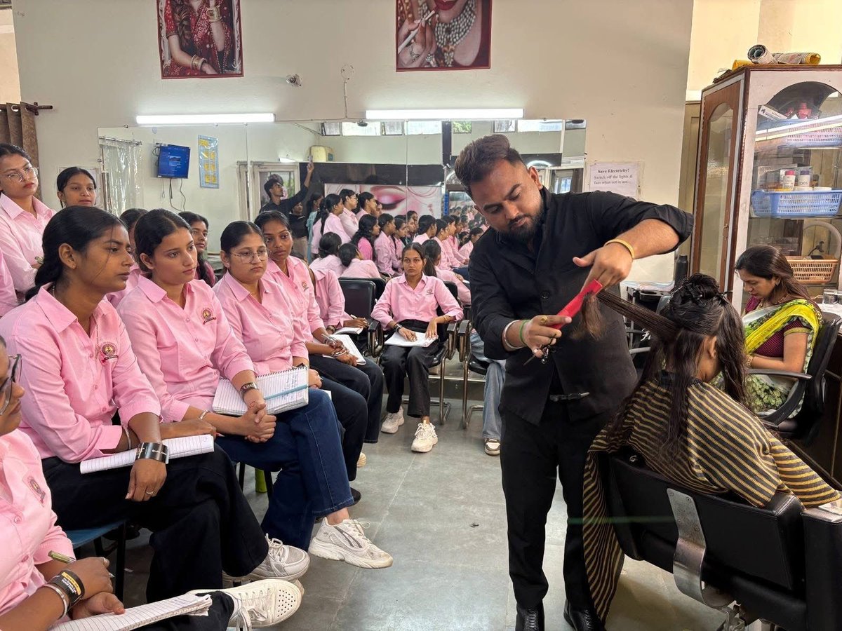 HKCKapurthala's tweet photo. cutting techniques and modern styling trends. Mr. Bansal explained different types of haircuts and also elaborated the application of Hairdressing tools and styling methods in a very effective and easy-to-understand manner. https://t.co/geL37xix7a
