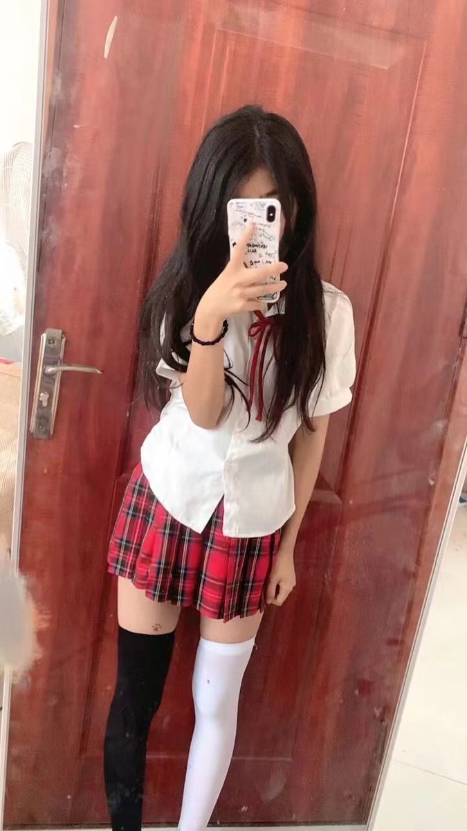 daidail258ll's tweet photo. 哪个好看 https://t.co/Ov2zlDLiKM