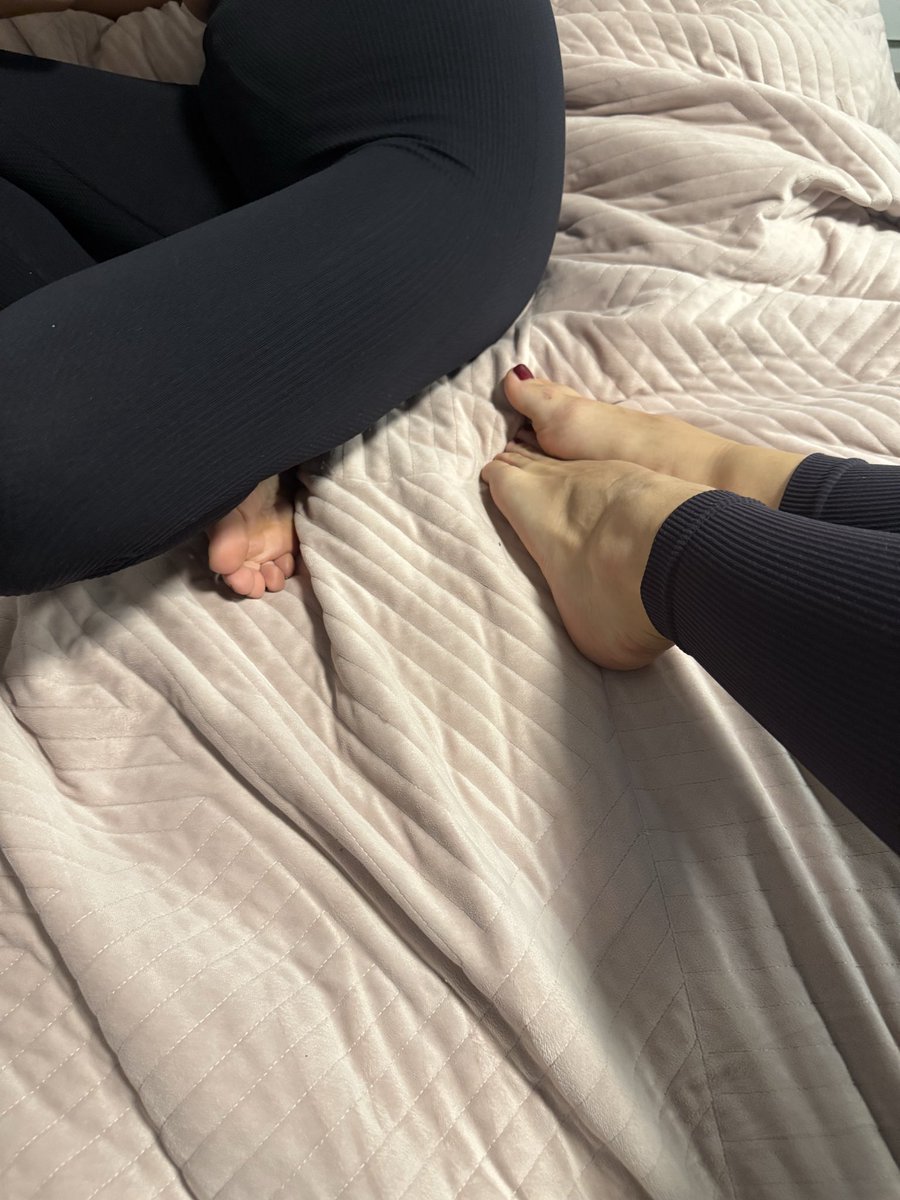 queenjulia111's tweet photo. Dzień dobry findom !

My jeszcze w łóżeczku się relaksujemy żebyście wy mogli podziwiać !

Zgłoś się w wiadomości 🫰🏻 https://t.co/IWyUk34K6w