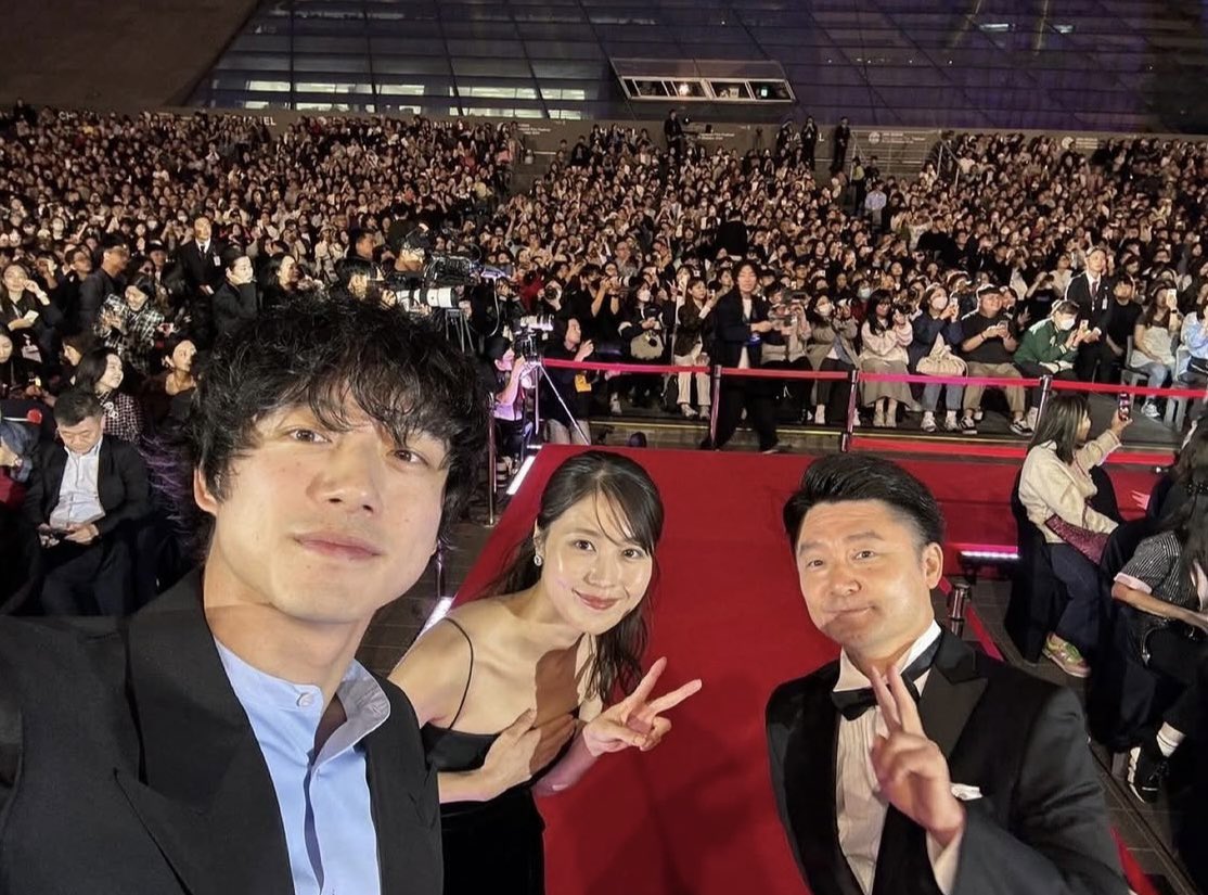 murinomiyu_jp's tweet photo. 有村架純の危機管理能力👏

でもよく見ると…おいおい… https://t.co/yaFqf5Gd2U