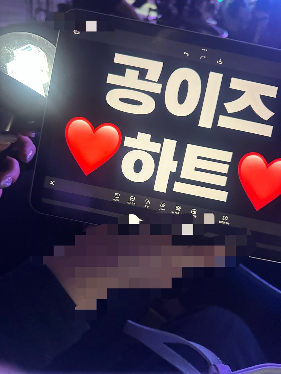 skdlsdli's tweet photo. 니콜라스 두번째스페셜엠씨 축하해🫪🫪💕 https://t.co/I9cskCaK4U