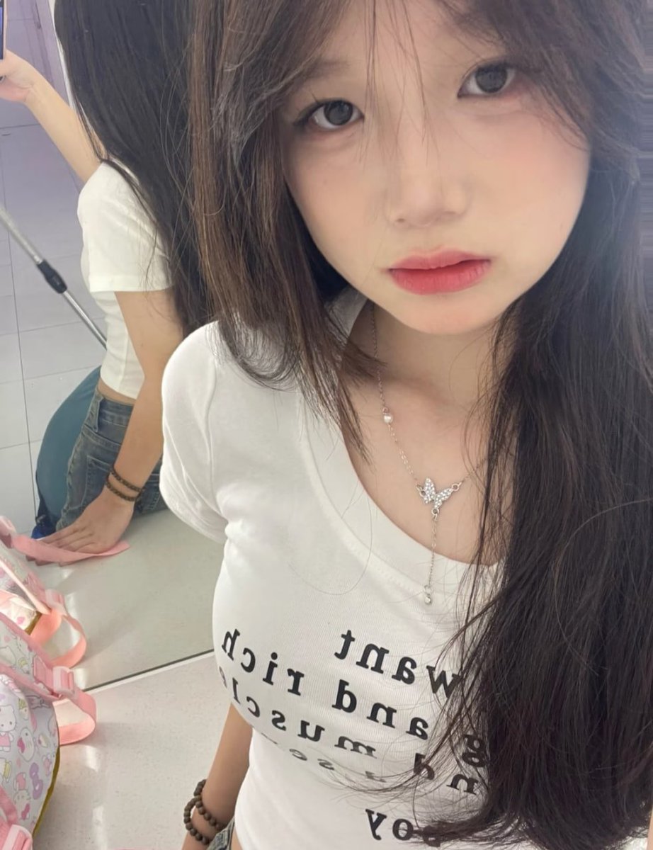 ly3qn2's tweet photo. 本人已滿18歲 
長得像未成年 
其實已經是成年畢業生了 
還會有人相信嗎？
敢認識嗎 https://t.co/ORt0amRiEY