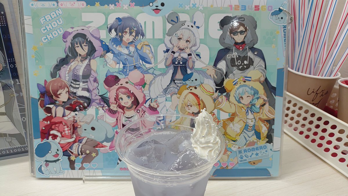 aichizonvi's tweet photo. またカラ鉄来た！
グッズは後ほど！（交換もお願いしたい…）

初ドリンクもセットで買えて、さくらちゃんと純子ちゃんで迷いながらやっぱり純子ちゃんにした！

以前来たときにはなかったグッズ展示もあったし、ビッグアクスタも移動してた✨ありがたい！

カラオケは入れず… https://t.co/O4fzunMR7V