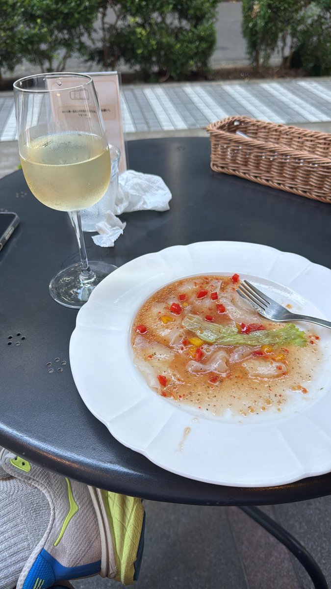 Kegani's tweet photo. @107Swallowtail 私はおそらく横のイタリアンで飲んでます！
燃料補給🍷
ライブ楽しみましょう！ https://t.co/0TqPTgwhzm