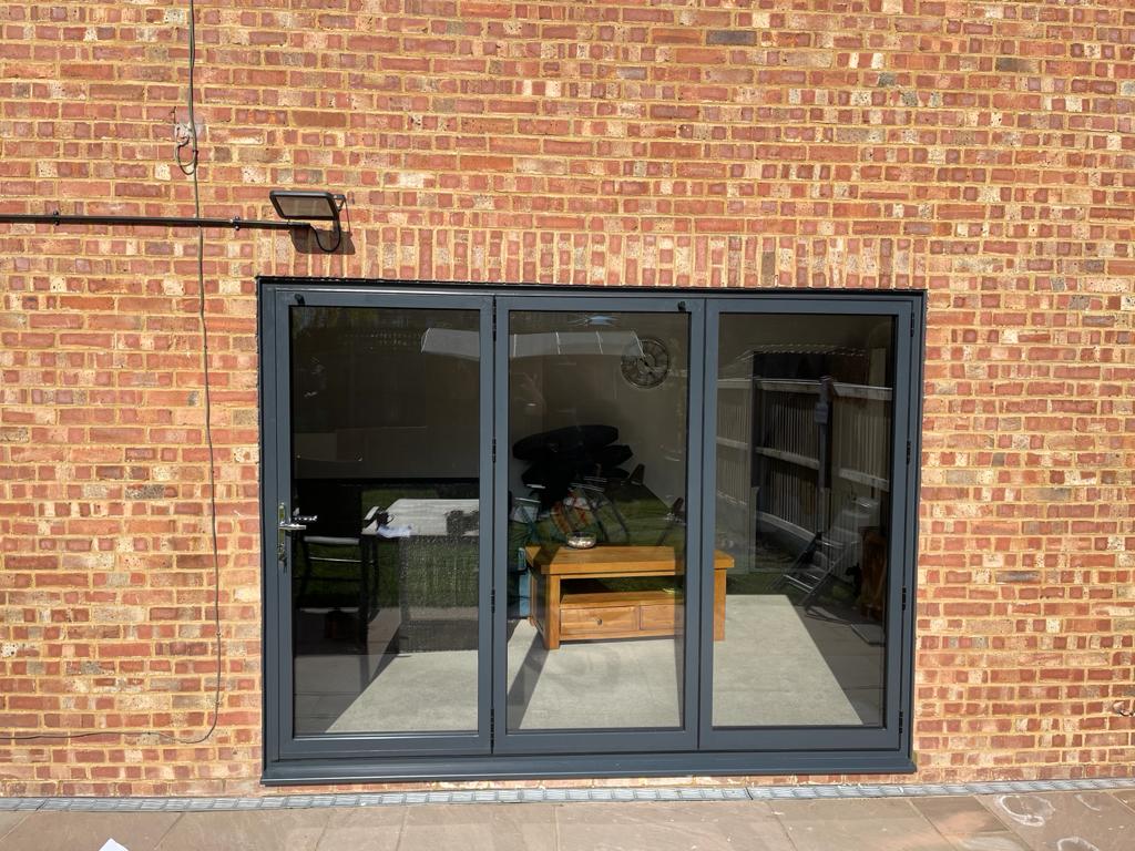DaveWindowsDoor's tweet photo. Recent install of anthracite grey aluminium Smart Visofold 1000 Slim Bi-Folding doors by one of our installation teams. Please call me on 07366146236 for a FREE quote.
#bifolds #windows #doors #aluminium #exclusiveglazing https://t.co/OhWRb1vLrE