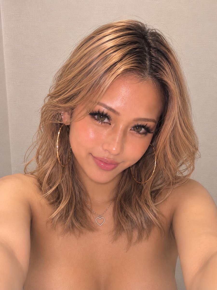 eiaigyarusuke's tweet photo. プロンプトお借りしました！
出来心から髪を短くしてとお願いしたらセクシーに、、、笑
#AI彼女 #AI美女 https://t.co/OPkEurV7NE