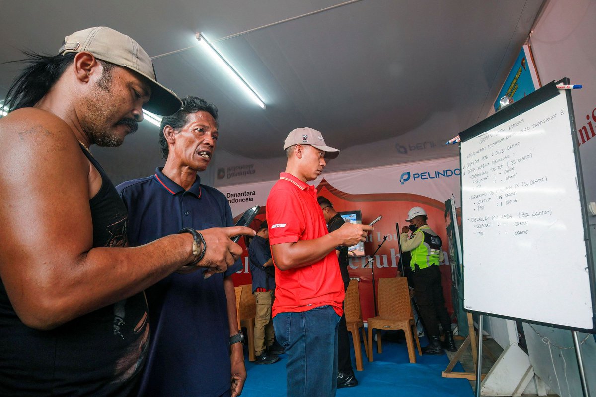 ShanghaiEye's tweet photo. A passenger ship carrying 243 people that was earlier reported missing in the #JavaSea has been found, with around 110 people rescued and one confirmed dead, local media reported Sunday.
The vessel was traveling from #Surabaya in #EastJava province to #Banjarmasin in #SouthKalimantan province of #Indonesia, according to the search and rescue office in South Kalimantan.
The cause of the incident remains unclear. Search and rescue vessels and personnel have been deployed to the area, with maritime authorities, the navy and the water police also involved in the ongoing operation.