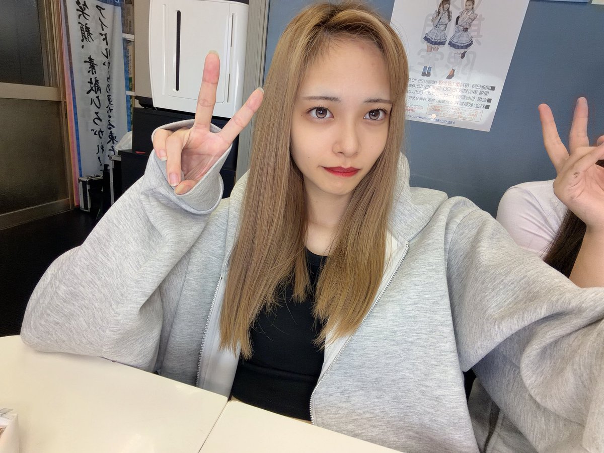 tono_rika's tweet photo. 配信終了しました〜！
初めてで不安だらけだったけど楽しかったし時間あっという間でした！
見に来てくれた方ありがとう🥺 https://t.co/v3jKgz3ksj